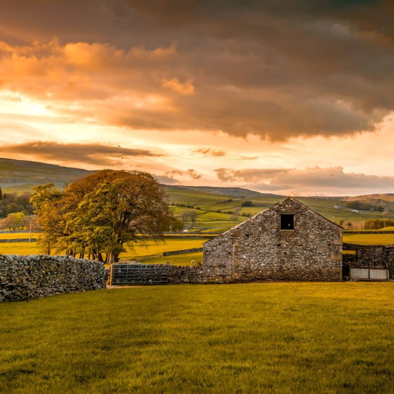 photo of a barn in the yorkshire dales
